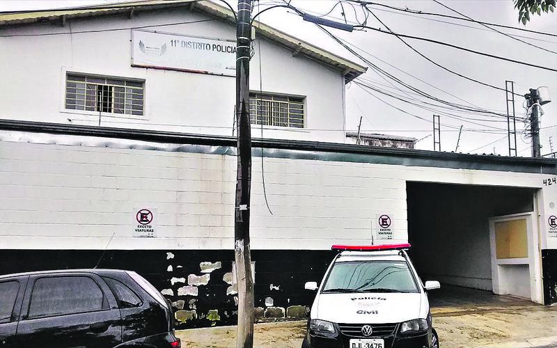 Entrada do 11º DP, imóvel que foi mantido em contrato com a Prefeitura por 14 anos, rompido no ano passado: destino em avaliação pelo Estado (Alenita Ramirez/AAN)