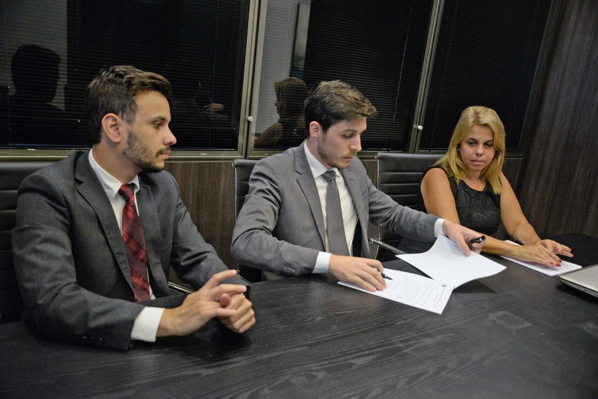 Os advogados Renan, Danilo e Eliana, do escritório Martins Rossi Andrietta, que entrou com a ação (Patrícia Domingos)