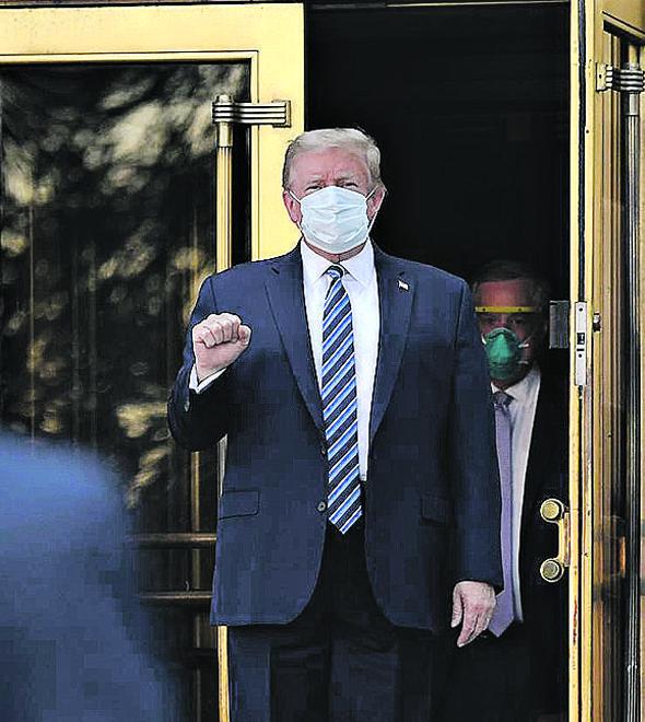 Trump saiu do hospital andando e foi de helicóptero para Casa Branca (Saul Loeb/AFP)