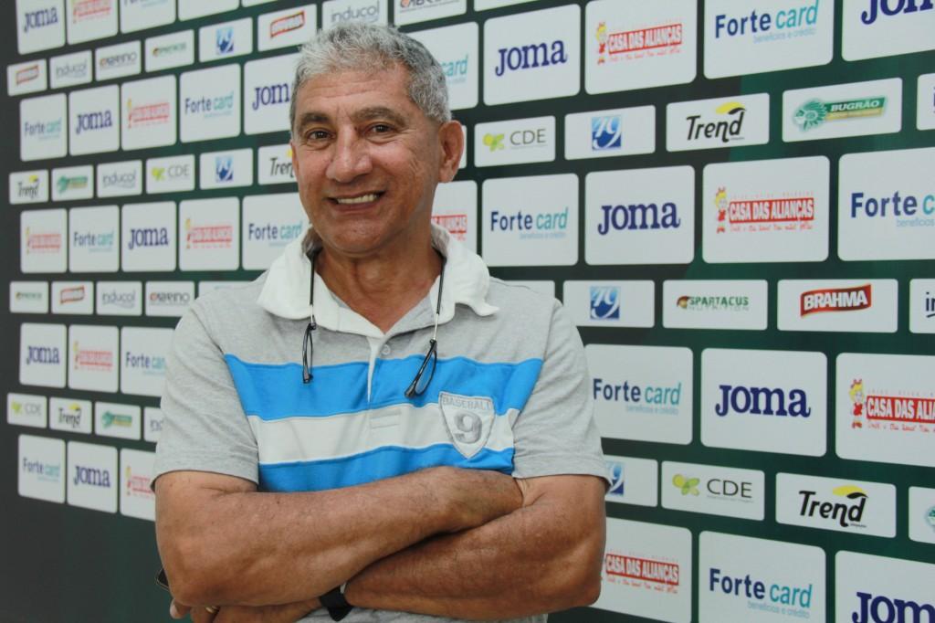 'Vai ser a primeira vez como técnico, mas isso não vai atrapalhar. Joguei em muitos clubes e participei de tanta coisa', disse Bozó (Camila Moreira/ AAN)