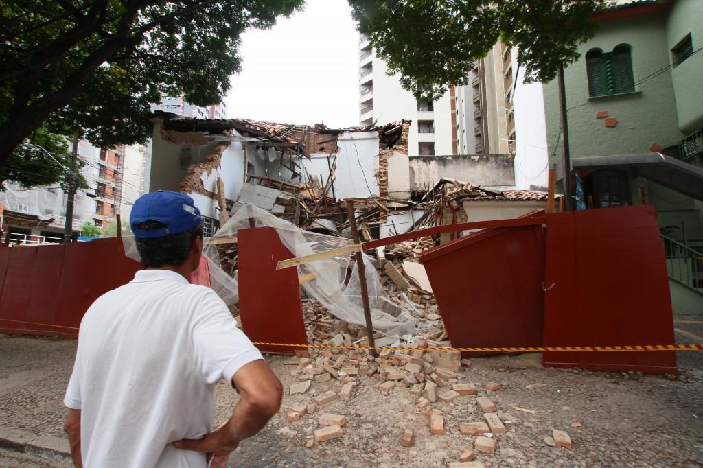 Local foi interditado pela defesa civil e responsáveis pela obra devem apresentar projeto aprovado por um engenheiro e alvará (Janaína Ribeiro/ Especial AAN)