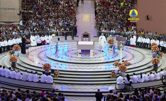 Missa no santuário de Aparecida, neste dia 12 de outubro (Reprodução)
