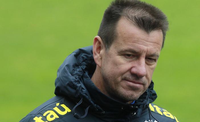 O técnico da seleção brasileira terá que lidar com o desfalque de Neymar (Claudio Reyes/AFP)