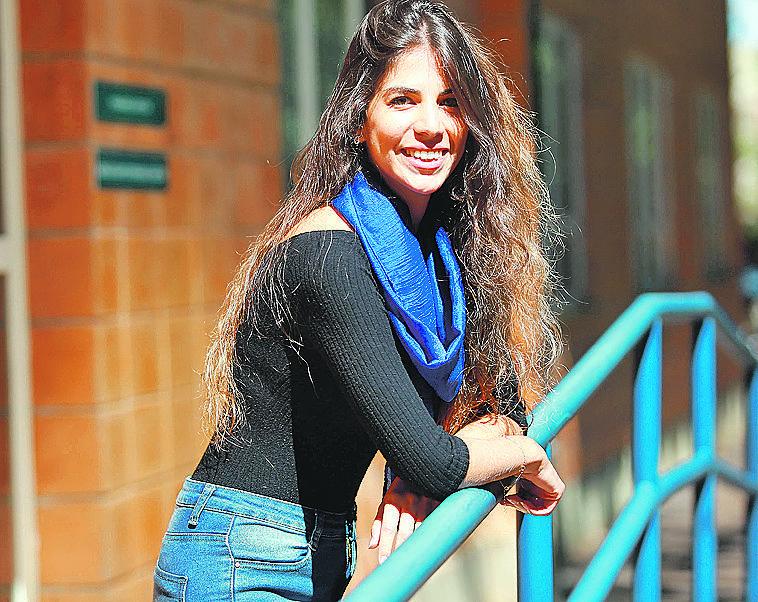 "A Facamp para mim desde o começo foi uma universidade que me abriu portas para oportunidades que vão muito além do estudo. É uma universidade que se preocupa demais com o lado humano do aluno. Fica claro, pelo menos para mim, que ela não quer me oferecer somente o conhecimento e a técnica, mas também, uma visão social, cultural e de mundo diferenciada. Sou, inclusive, muito suspeita para falar, porque eu amo estudar na Facamp." (Leandro Ferreira/AAN)