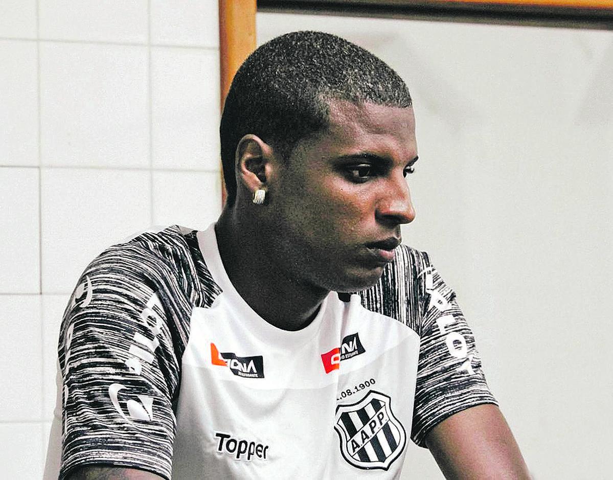 O volante Bruno Ramires, de 24 anos, chegou ontem ao Majestoso para passar por exames médicos: emprestado pelo Cruzeiro até o fim do ano (PontePress)