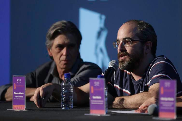 Secretário de Cultura do Distrito Federal, Guilherme Reis, acompanhado do Diretor Artístico, Eduardo Valente, durante coletiva sobre o 51º Festival de Brasília do Cinema Brasileiro (Fabio Rodrigues Pozzebom/Agência Brasil)