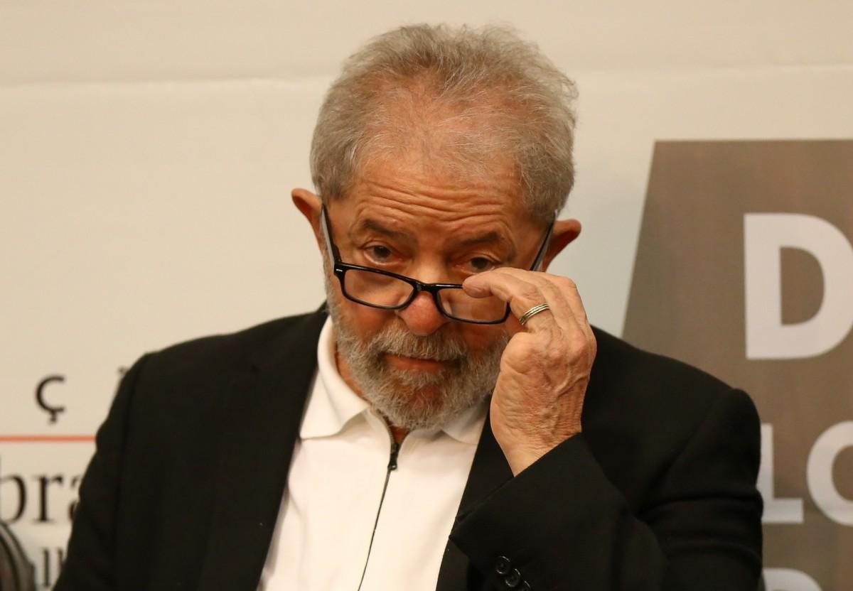 O ex-presidente Lula está preso em Curitiba desde o começo do abril ( )
