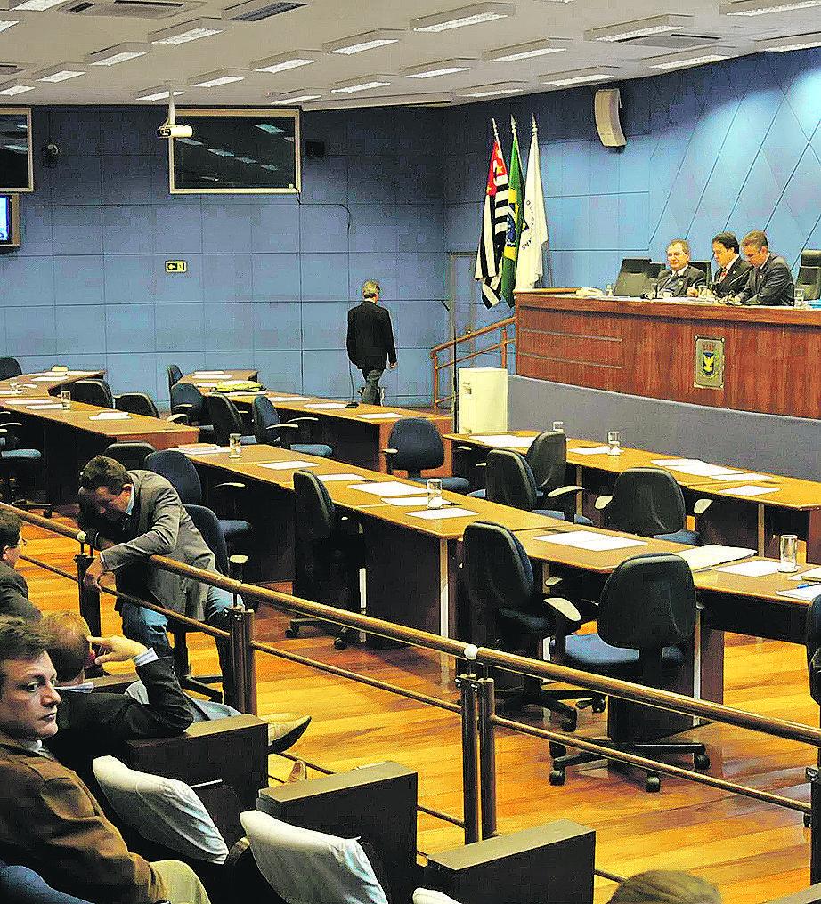 Câmara vota projetos que preveem transferência de R$ 27,2 mi de bens da Prefeitura para a administração indireta (Leandro Ferreira)