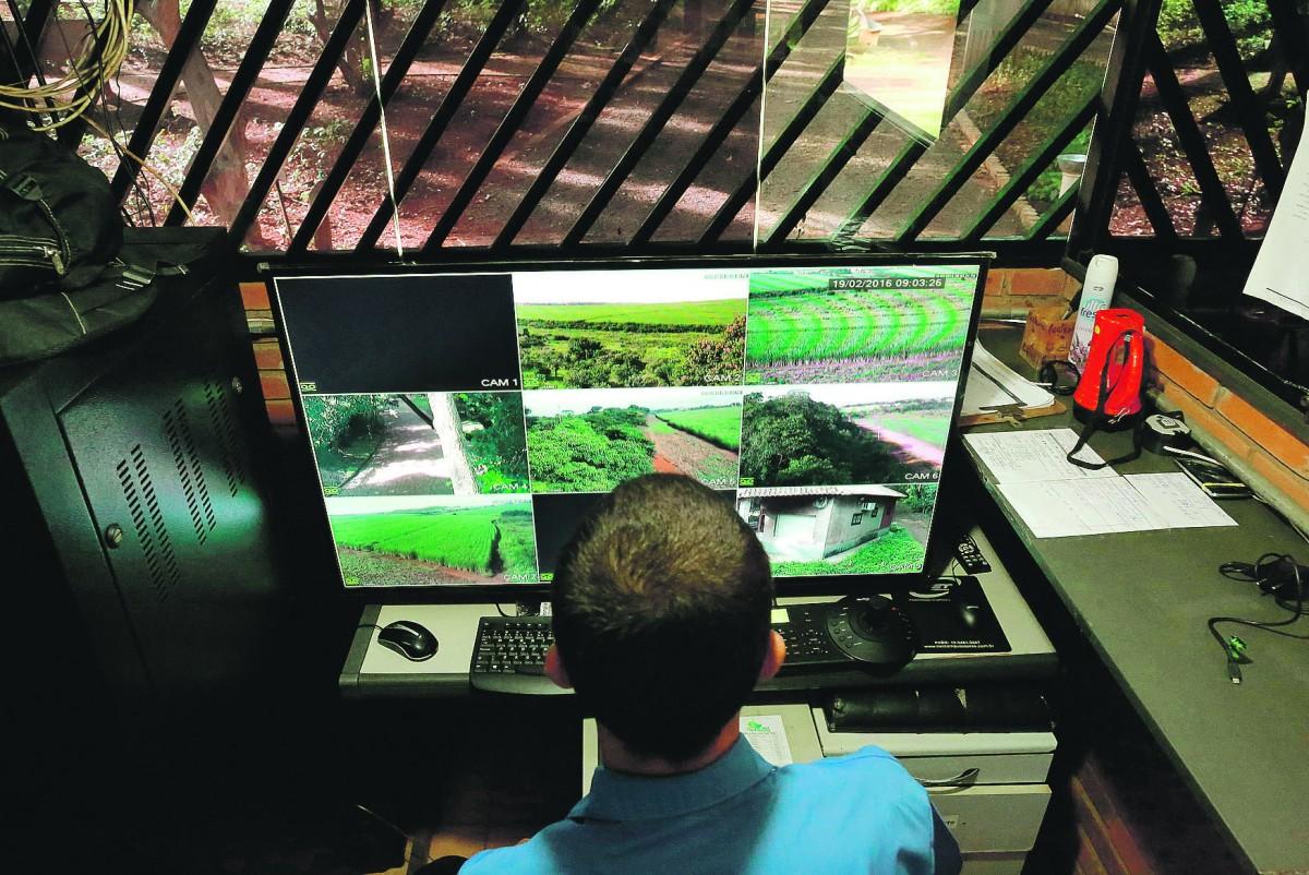 Central de monitoramento da Mata Santa Genebra, espaço vigiado por câmeras inteligentes: projeto que envolve também o CPqD incentiva a experimentação de soluções tecnológicas (Cedoc/RAC)