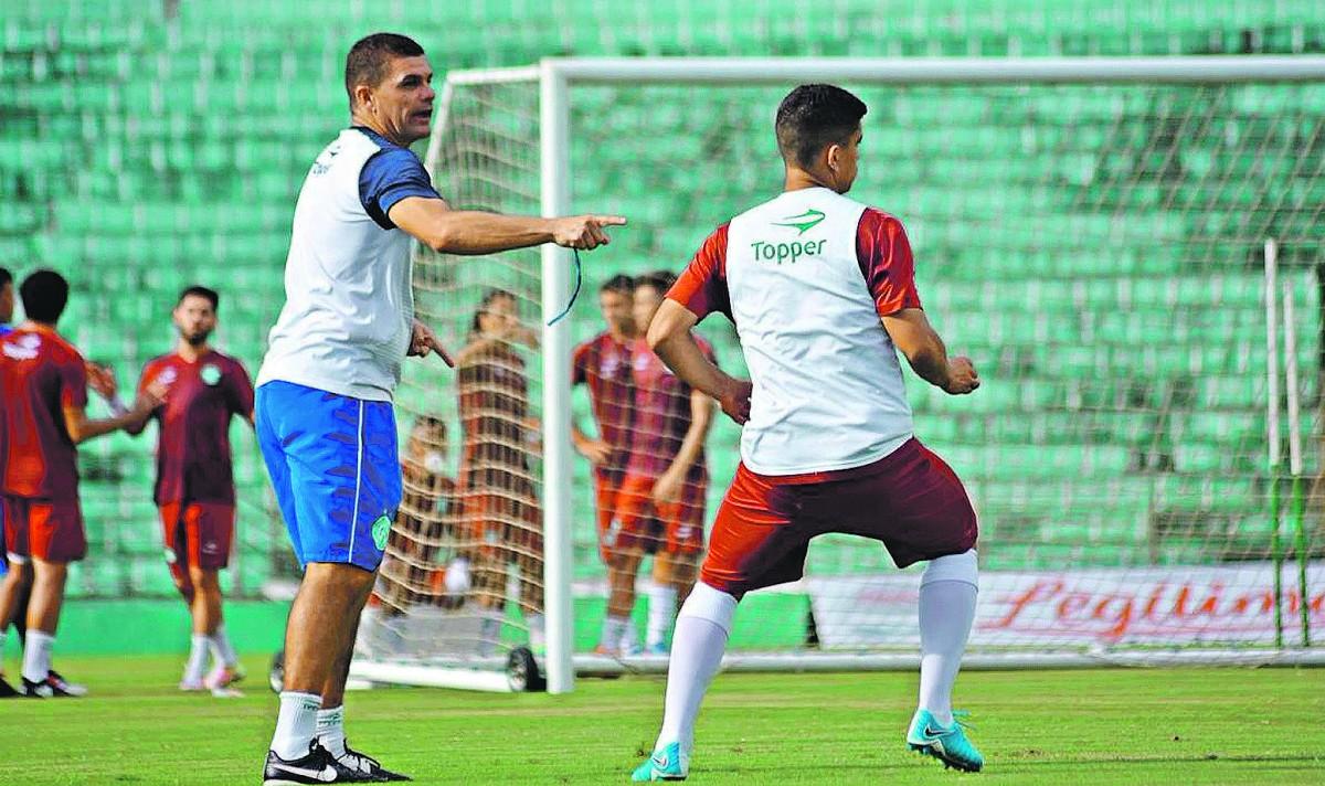 O técnico Umberto Louzer vai confirmar a escalação do time no treino de sábado: "Qualquer lesão, a partir de agora, não dá tempo de recuperar" (Guarani Press)