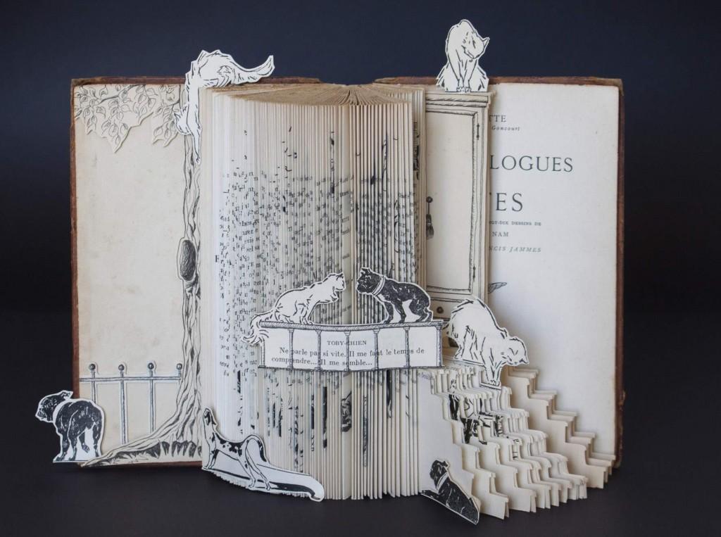 Com curadoria de Luzia Casta&ntilde;eda, a exposi&ccedil;&atilde;o re&uacute;ne expressivas aquarelas e livros-escultura, obras compostas por delicados recortes de livros antigos (  Divulgação)