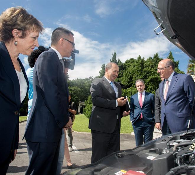 A montadora afirma que ainda não sabe quando vai começar a produzir o carro, mas espera que o governo brasileiro dê incentivos (Governo do Estado de São Paulo)