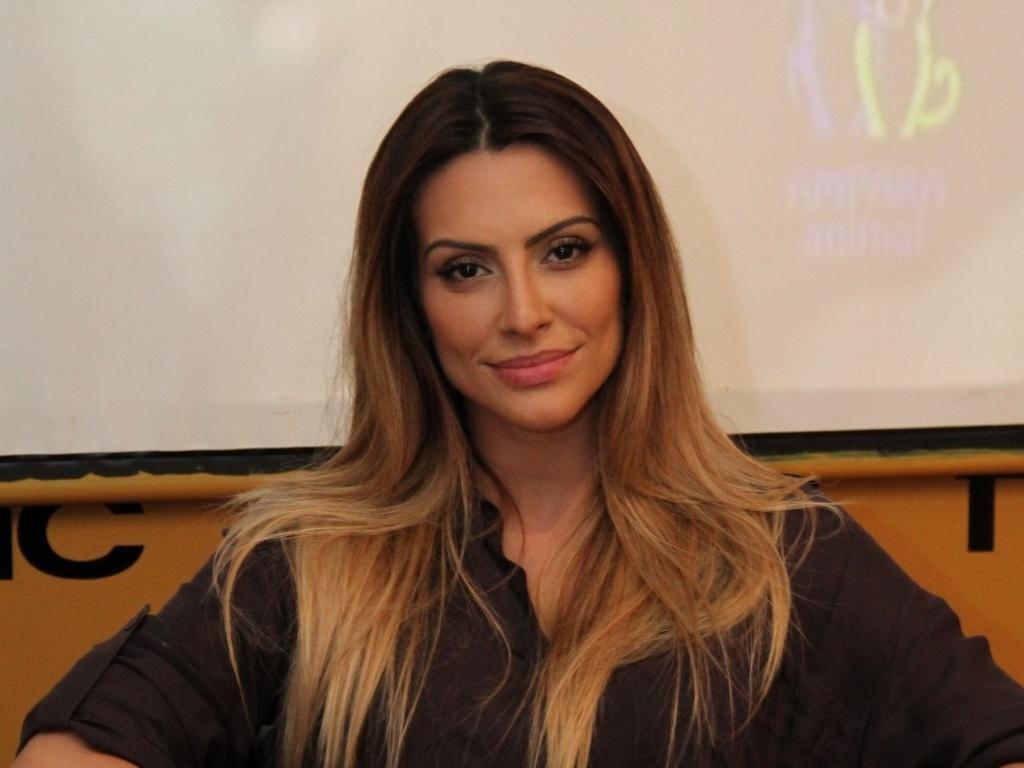 Após ter anunciado que se arriscaria na carreira de cantora, a atriz Cleo Pires lançou seu primeiro trabalho no mundo musical em suas plataformas digitais nesta segunda-feira, 19 (Reprodução)