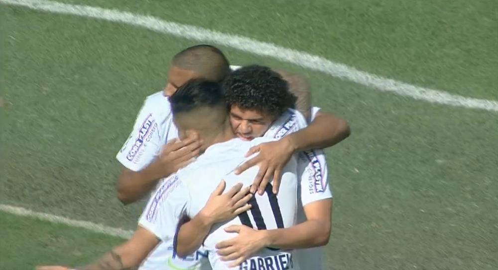 Gabriel marcou os dois gols dos Santos na vit&oacute;ria sobre o Joinville (Captura de vídeo)