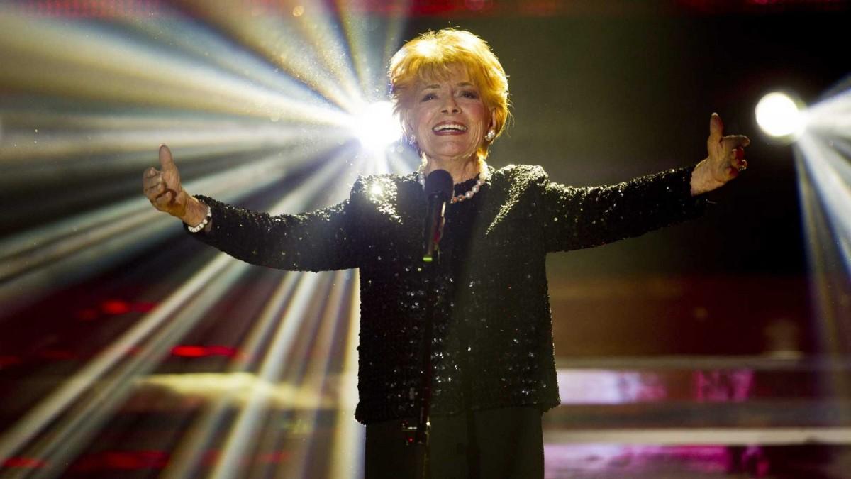Primeira ganhadora do concurso da Eurovision, faleceu no sábado (24), aos 94 anos (DR)