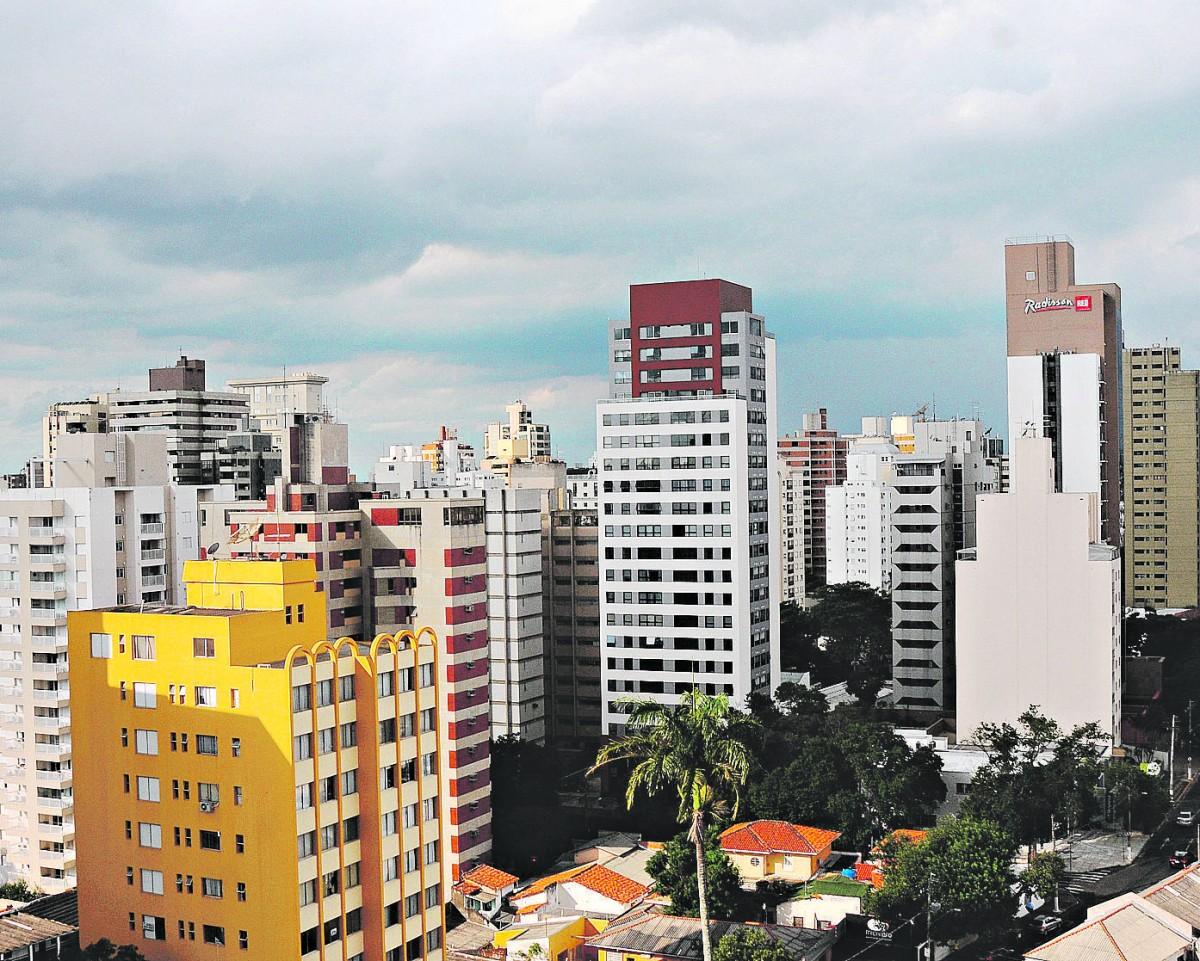 Vista de casas e prédios da região do Cambuí: aumento de até 30% na taxa do IPTU deste ano em Campinas deflagrou críticas e questionamentos (Cedoc/RAC)