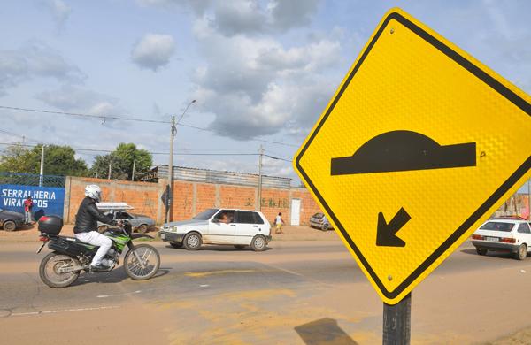 Lombada serve como ponto de a&ccedil;&atilde;o dos marginais, que costumam praticar sequestros rel&acirc;mpago por ali: muitas pessoas t&ecirc;m desviado o trajeto ( César Rodrigues/ AAN)