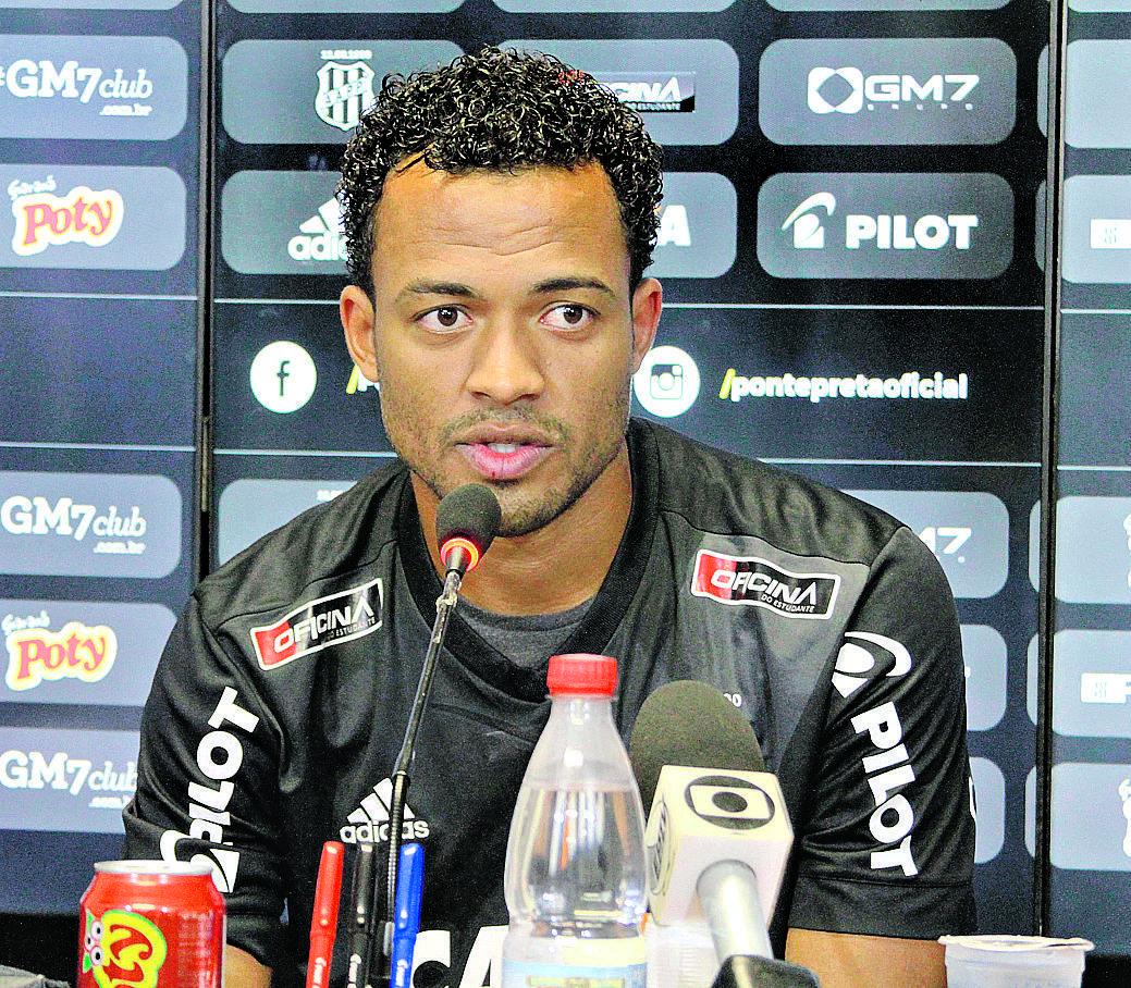 O volante João Vitor alertou que a Ponte Preta precisa voltar a vencer para não deixar o G4 escapar de vista (Cedoc/RAC)