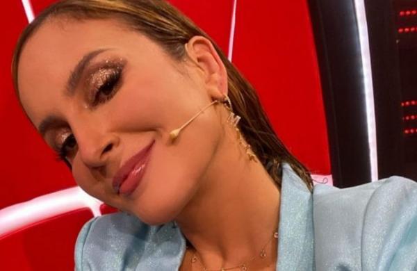 A cantora Claudia Leitte usou as redes sociais neste sábado, dia 3, para dizer que iria participar remotamente da final do The Voice+, na TV Globo, no domingo de Páscoa, pois o marido testou positivo para a covid-19 e está em isolamento, em casa (Divulgação)