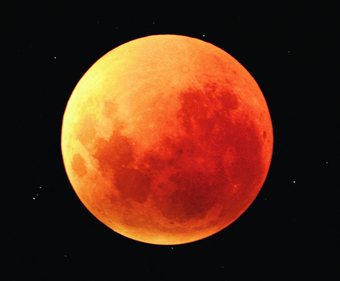 O mais longo eclipse lunar do século 21 poderá ser observado nesta sexta-feira, 27, na maior parte do Brasil ( )