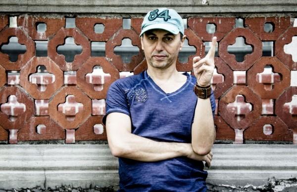 O cantor e compositor Zeca Baleiro &eacute; o convidado da primeira noite do projeto Leitura de Poemas: distribui&ccedil;&atilde;o antecipada de ingressos (  Divulgação)