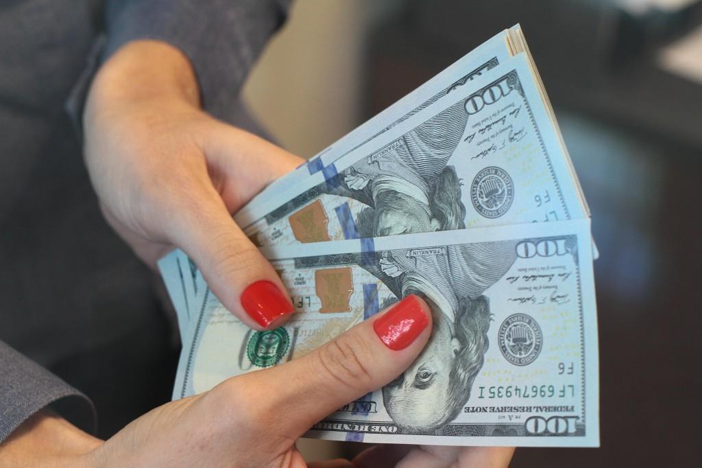 Ficou dif&iacute;cil: muita gente est&aacute; tendo que rever os planos para tentar comprar o m&iacute;nimo de d&oacute;lares poss&iacute;vel ( Janaína Ribeiro/ Especial a AAN )