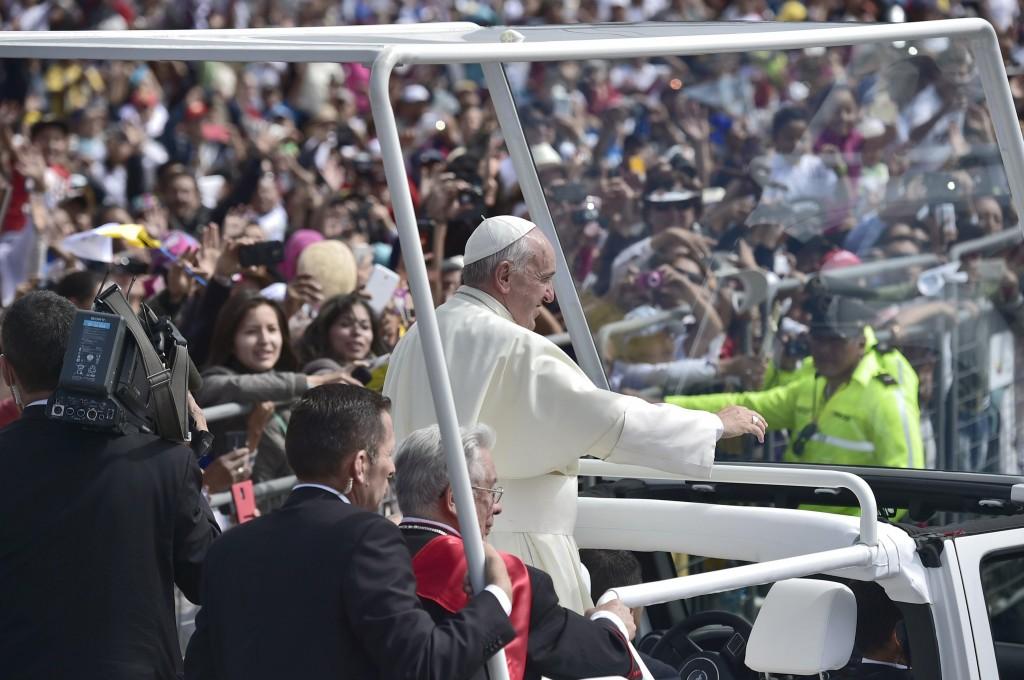 Papa Francisco far&aacute; missa com a presen&ccedil;a do presidente Rafael Correa (Rodrigo Buendia/France Press)