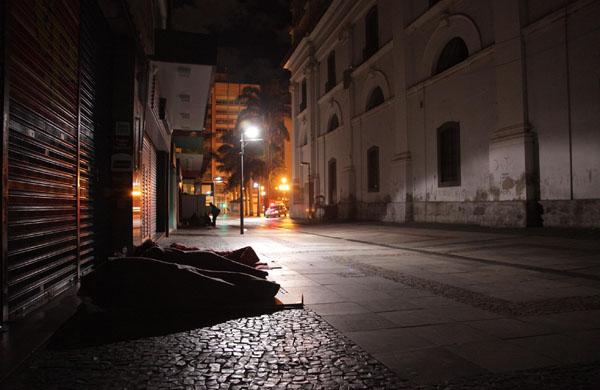 Moradores de rua dormem no cal&ccedil;ad&atilde;o da Rua 13 de Maio, Centro de Campinas ( Leandro Ferreira/ AAN)