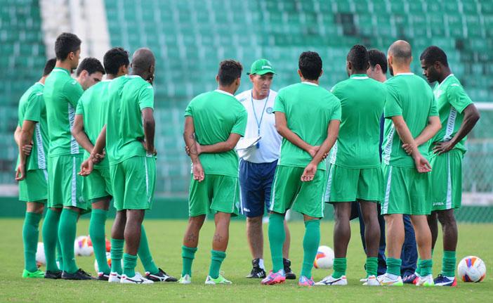 Apesar do per&iacute;odo de prepara&ccedil;&atilde;o em Sorocaba, o t&eacute;cnico Paulo Roberto Santos ainda n&atilde;o acredita que todos os refor&ccedil;os tenham condi&ccedil;&otilde;es f&iacute;sicas de serem titulares (Elcio Alves/AAN)