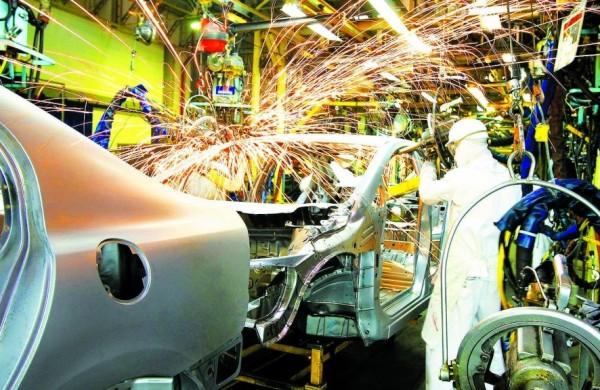 Na regi&atilde;o de Campinas, a cadeia automotiva demitiu 27 mil trabalhadores no ano passado e deve gerar um c&iacute;rculo vicioso, causando mais desemprego neste ano ( Cedoc/ RAC)