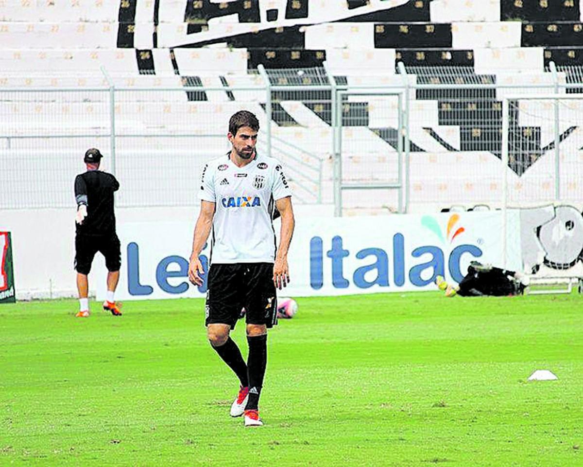 O zagueiro Luan Peres espera que a Ponte volte a ser eficiente na defesa: após dois jogos sem ser vazada, a equipe tomou três no última partida  (Ponte Press)