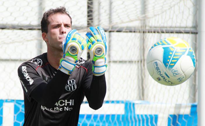 O goleiro Marcelo Lomba vem se destacando nos &uacute;ltimos jogos e, neste domingo (5), tentar&aacute; parar o ataque palmeirense (Camila Moreira/AAN)