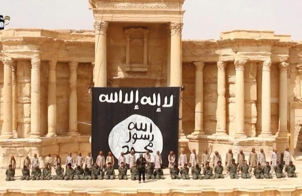 Antes da execu&ccedil;&atilde;o, jovem jihadista acusa os soldados de ser alau&iacute;tas, ramo xiita ao qual pertence Bashar al-Assad  (France Presse)