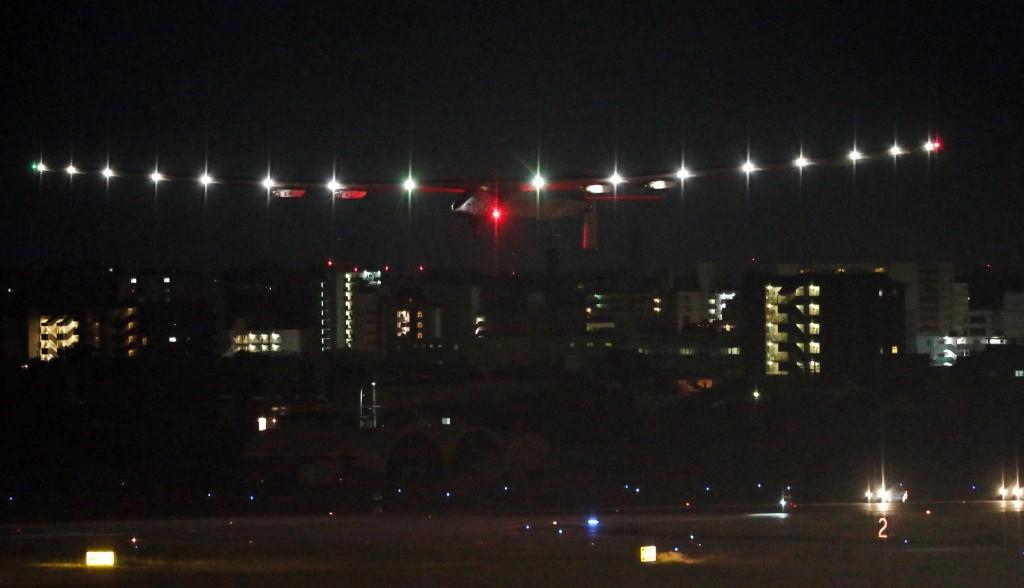 O Solar Impulse 2 tem as asas cobertas por c&eacute;lulas fotovoltaicas,  (France Press)