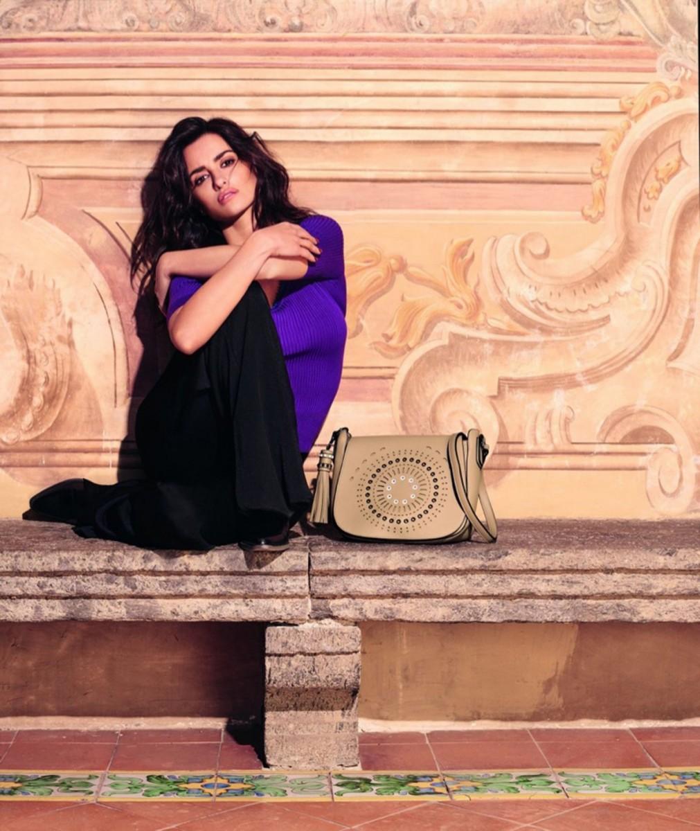 Penélope Cruz e? a estrela da colec?ão primavera verão da grife de bolsas Carpisa (Divulgação)