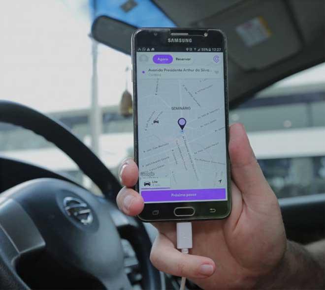 Para rodar pela cidade despreocupado e com segurança, uma opção é usar aplicativos de mobilidade urbana como a Cabify. (Divulgação)