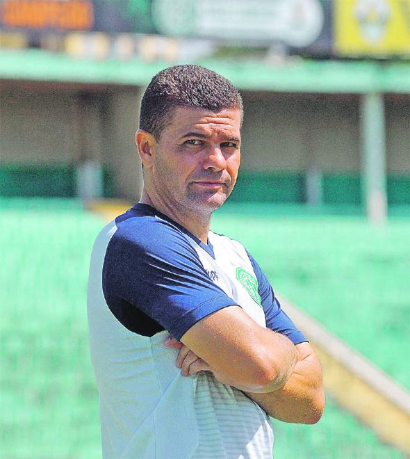 Umberto Louzer reconheceu que a atuação não foi boa em Piracicaba: "Tivemos dificuldade de encaixe de marcação e jogamos distantes" (Dominique Torquato)