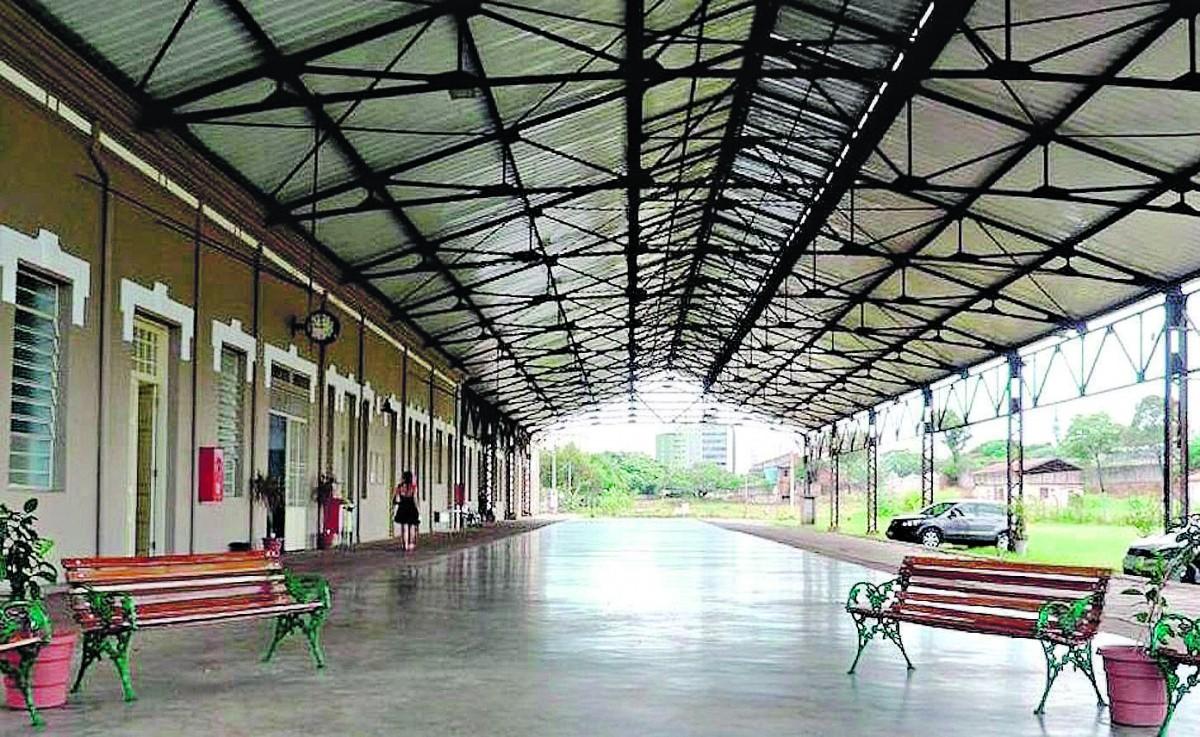 A revitalizada Estação Guanabara, patrimônio arquitetônico de Campinas, pela primeira vez é sede da feira de economia alternativa (Cedoc/RAC)