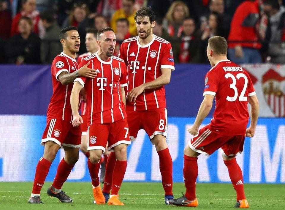 Elenco do Bayern comemorando gol na Liga dos Campeões (AFP)