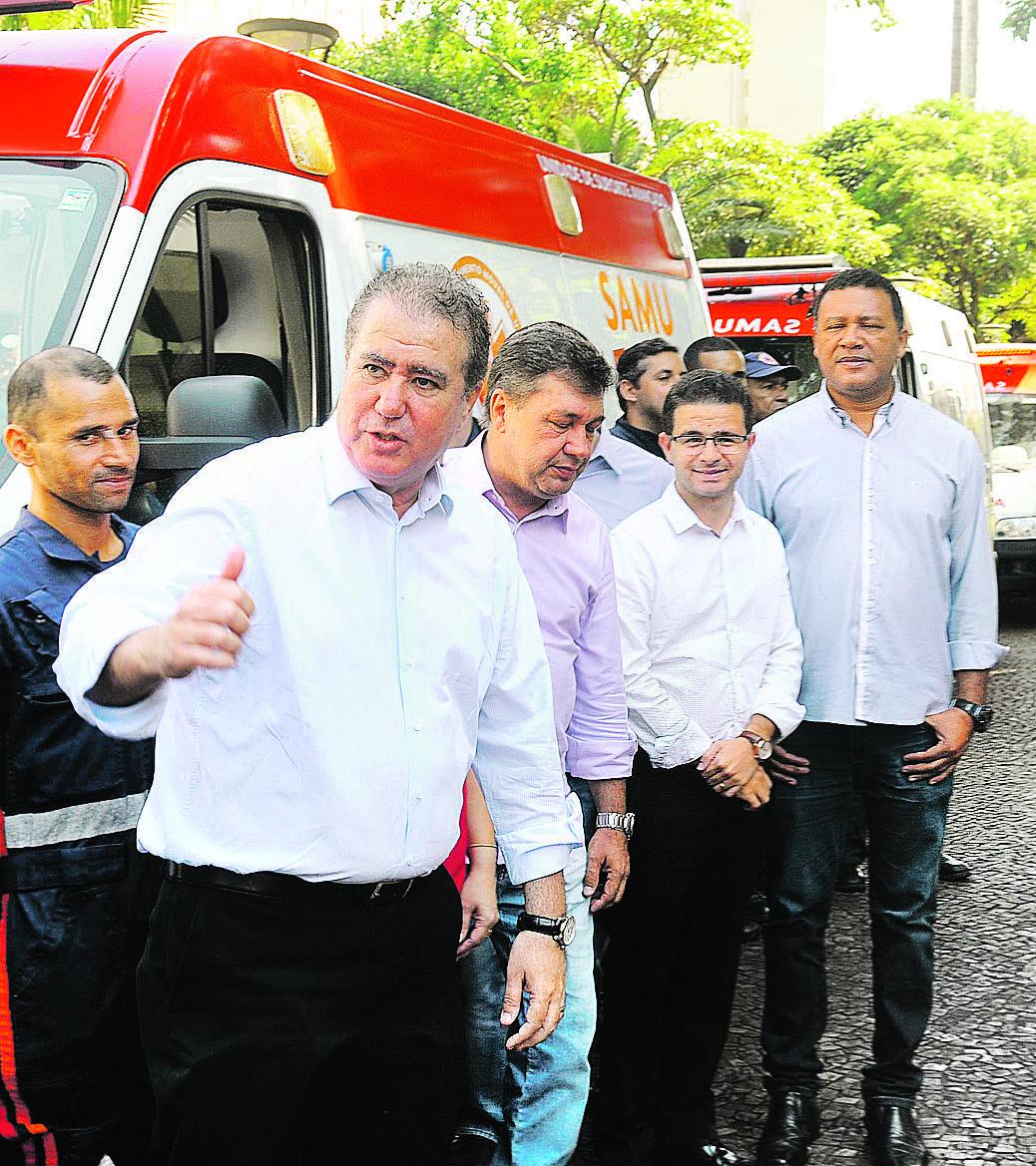 O prefeito Jonas Donizette durante a entrega de novas ambulâncias para o Samu: reforço no atendimento (Dominique Torquato/AAN)