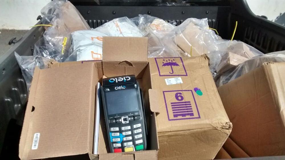Os ladr&otilde;es levaram o carro, mas descartaram as m&aacute;quinas de d&eacute;bito (Alenita Ramirez/AAN)