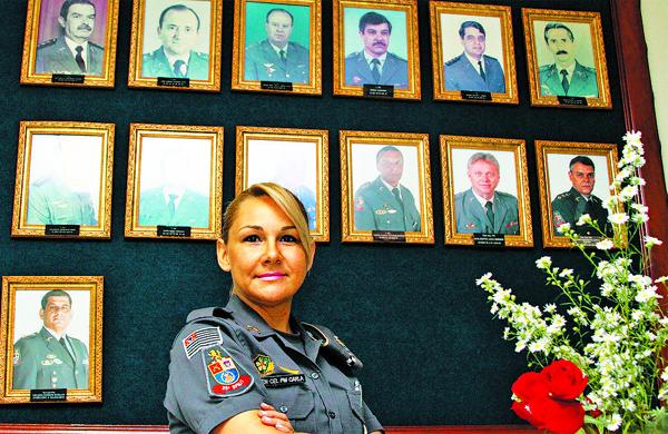 Comandante Carla Danielle Basson Niglia, primeira mulher na hist&oacute;ria a comandar um batalh&atilde;o na cidade ( Janaína Rbieiro/Especial a AAN )