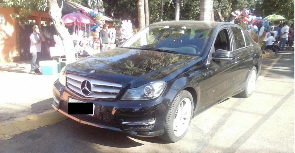 Homem dirigia um carro modelo Mercedes na hora do acidente (Valdir Moreira/Rádio Azul Celeste)