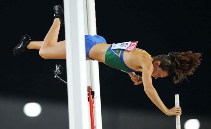 Fabiana empatou com grega, mas levou o ouro porque registrou a maior altura primeiro  (France Press)