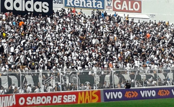 Torcida pontepretana compareceu em bom n&uacute;mero ao Mois&eacute;s Lucarelli nesta manh&atilde; de domingo (14) ( César Rodrigues/ AAN)