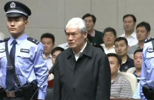 Zhou Yongkang, ex-chefe de Seguran&ccedil;a chin&ecirc;s, durante seu julgamento e condena&ccedil;&atilde;o &agrave; pris&atilde;o perp&eacute;tua (France Press)
