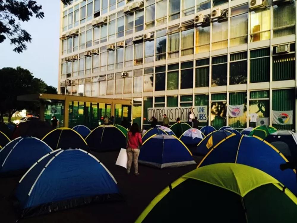 Estudantes prometem manter o acampamento at&eacute; serem recebidos ( Divulgação)