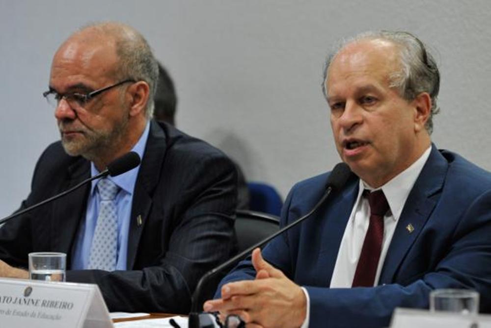 Segundo o ministro, a meta &eacute; oferecer os melhores cursos para quem mais precisa    (Antonio Cruz/ Agência Brasil)
