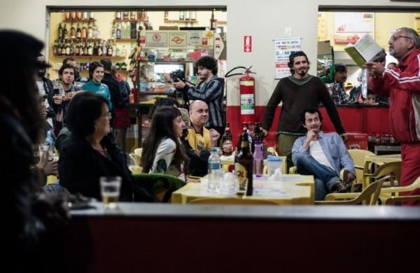 Cena de edi&ccedil;&atilde;o do Sarau da Dalva, que ocorre mensalmente no Bar do Manuel (ou Estrela Dalva) (Lucas Amaral/Divulgação)