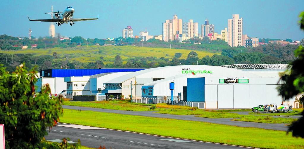 Aeroporto Campo dos Amarais, em Campinas, que pertence ao Estado e est&aacute; na mira da privatiza&ccedil;&atilde;o desde 2012, quando o Daesp pediu ao governo federal a autoriza&ccedil;&atilde;o para repassar os aer&oacute;dromos regionais a empresas (Elcio Alves)